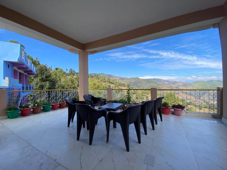 Apartment with patio & garden in Almora