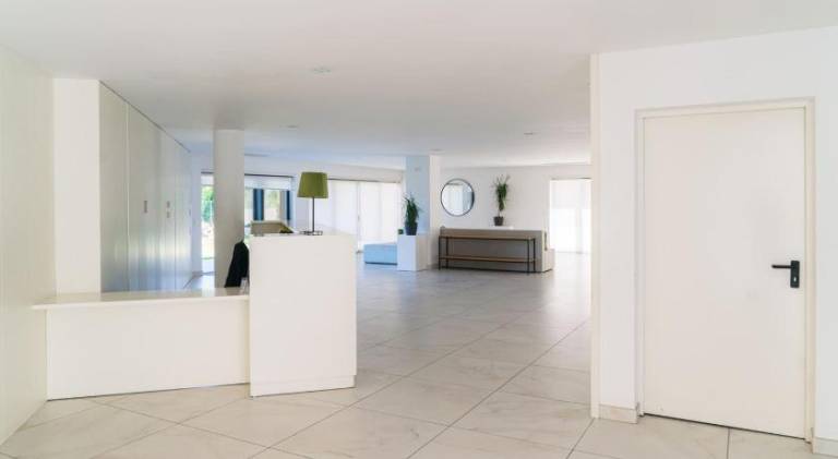 Fully equipped holiday apartment with patio, pool & yard | Pet-friendly — photo 5