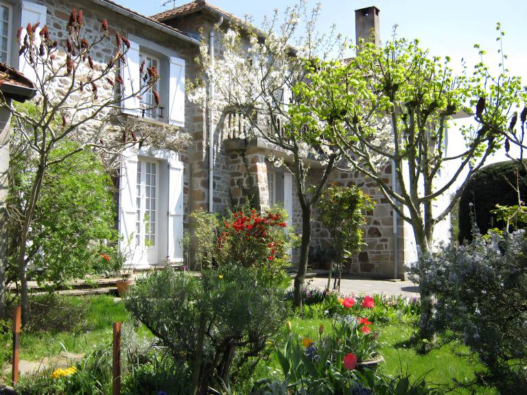Apartment with terrace & garden | Garden view — photo 2