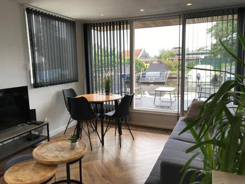 45 m² Hausboot