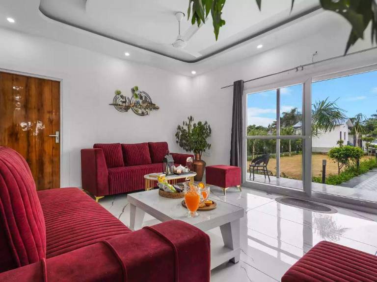 Villa with garden & pool | Pet-friendly — photo 3