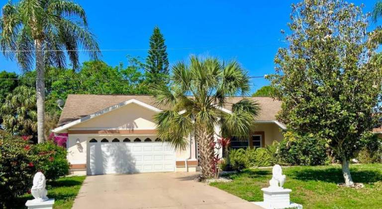 House with pool — photo 4