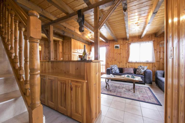 Chalet with yard & terrace — photo 4