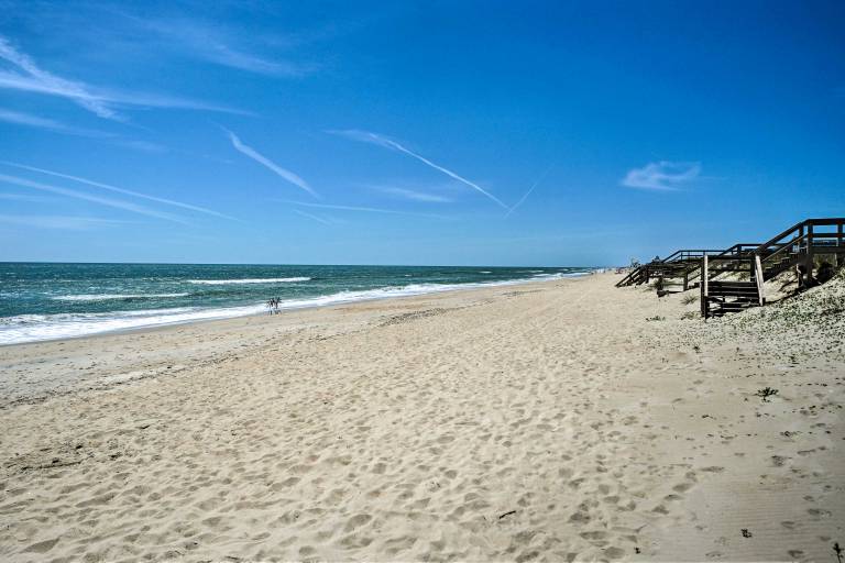 Carolina Beach Condo with Deck: Steps to Shore! — photo 3