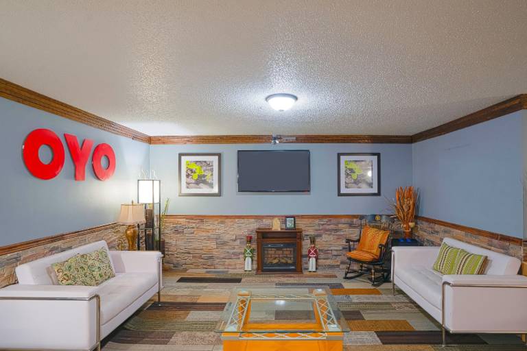 OYO Hotel Redwood Falls near Jackpot Casino — photo 5