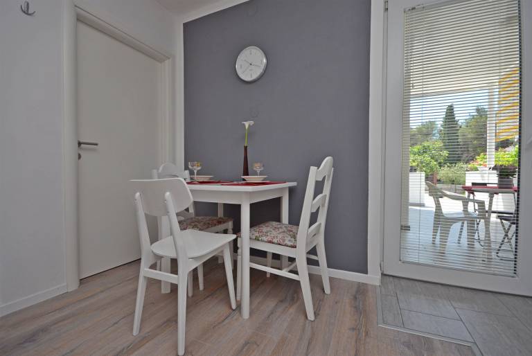 Wonderful apartment with yard, BBQ & patio | Garden view | Close to the beach | Pets are welcome — photo 5