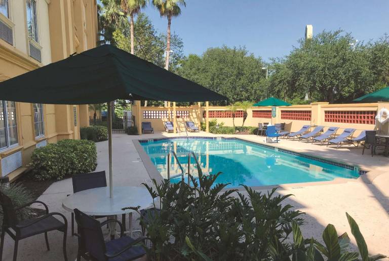 La Quinta Inn & Suites by Wyndham Tampa Brandon Regency Park — photo 5