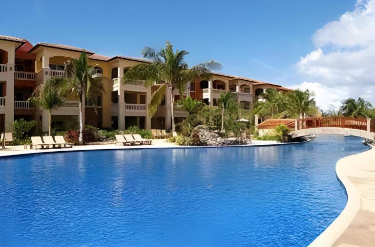 Infinity Bay, Spa & Beach Resort in Roatan