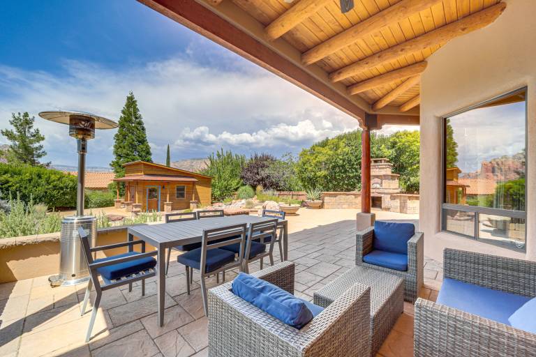 1 2 Mi to Airport Mesa Hot Tub Haven w Mtn Views