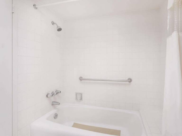 Howard Johnson by Wyndham Commerce GA — photo 5