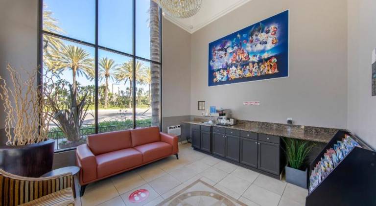 Anaheim Discovery Inn and Suites — photo 2