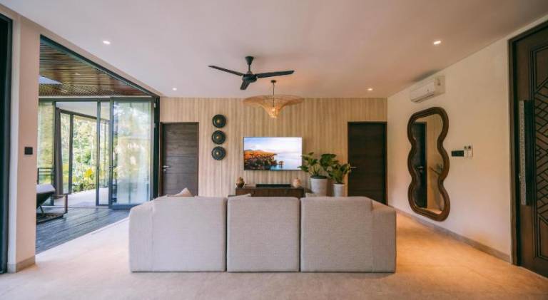 Lovely villa with hot tub & pool | Pet-friendly — photo 5