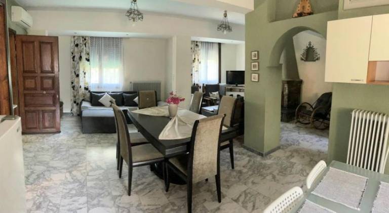 Pleasant vacation home with yard, patio & grill | Pet-friendly — photo 4