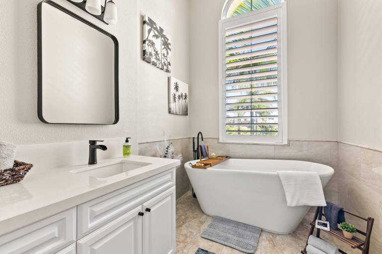 House with grill — photo 4