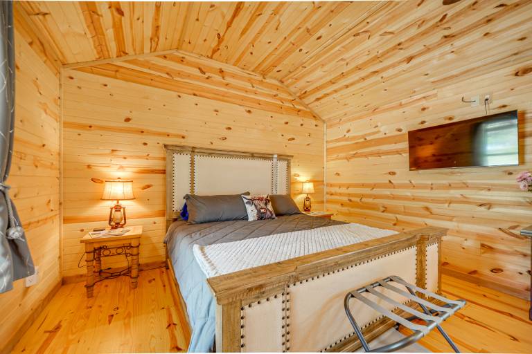 ‘Cozy Cabin’ Hill Country Escape w/ Views — photo 5