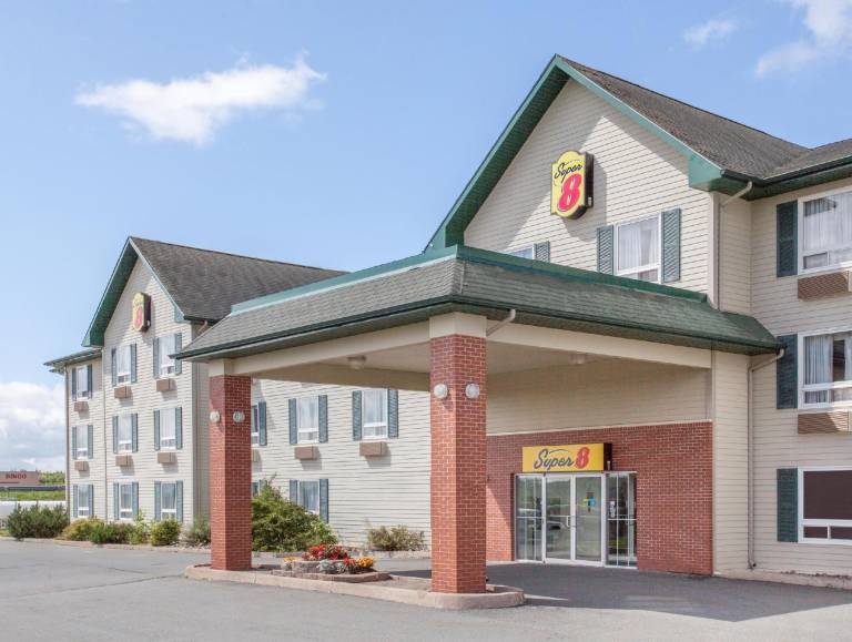 Super 8 by Wyndham Truro NS