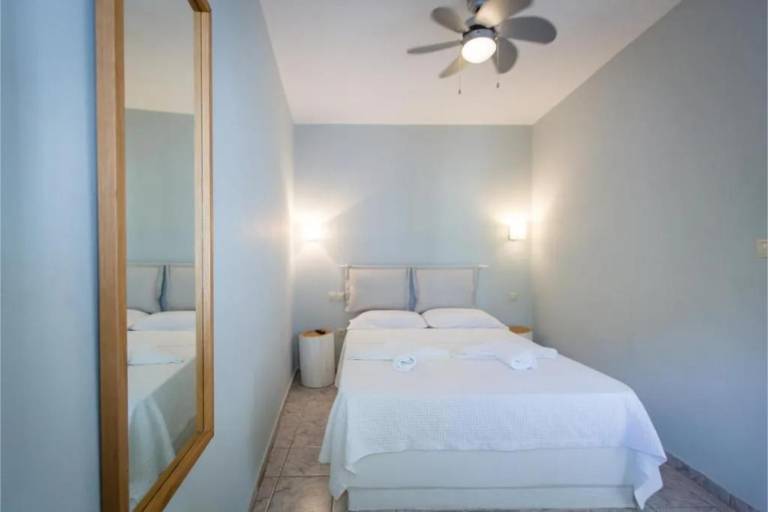 Apartment 'Irene Superior Triple Disability' with Terrace, Wi-Fi and Air Conditioning — photo 5