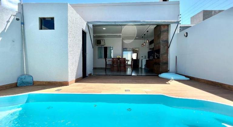 House with pool — photo 3