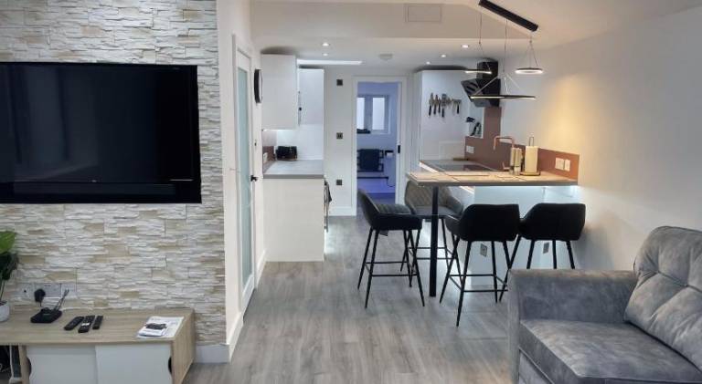 Private Luxury By The Sea, With A Personal Gym, Hot Tub, And Free Parking! in Poole