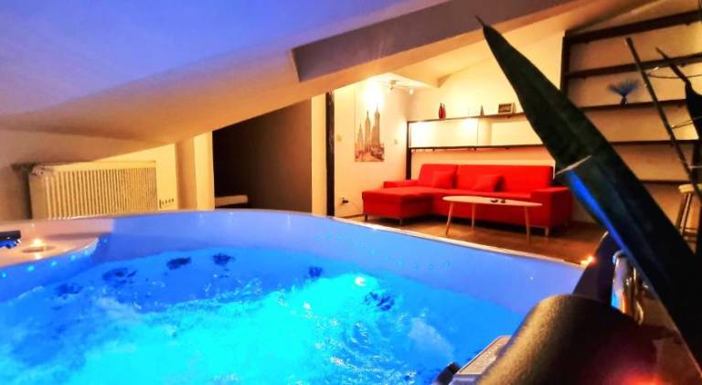 Nice holiday apartment with jacuzzi | Next to Main Square | Pets are welcome in Kraków