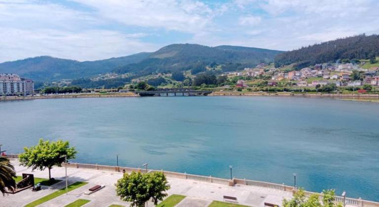 Holiday apartment with 4 rooms for 7 persons in Viveiro