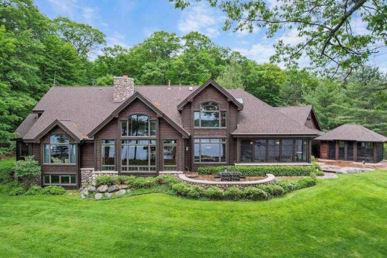 House  Three Lakes