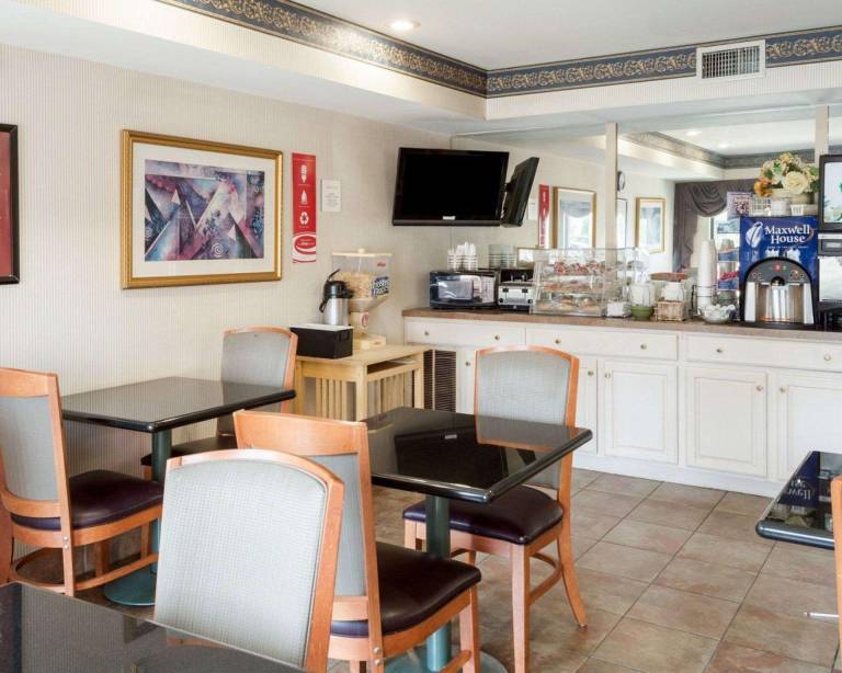 Econo Lodge Hopewell Near Fort Lee I-295 — photo 5