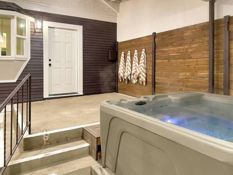 Charming vacation home with private pool | Pets allowed — photo 5