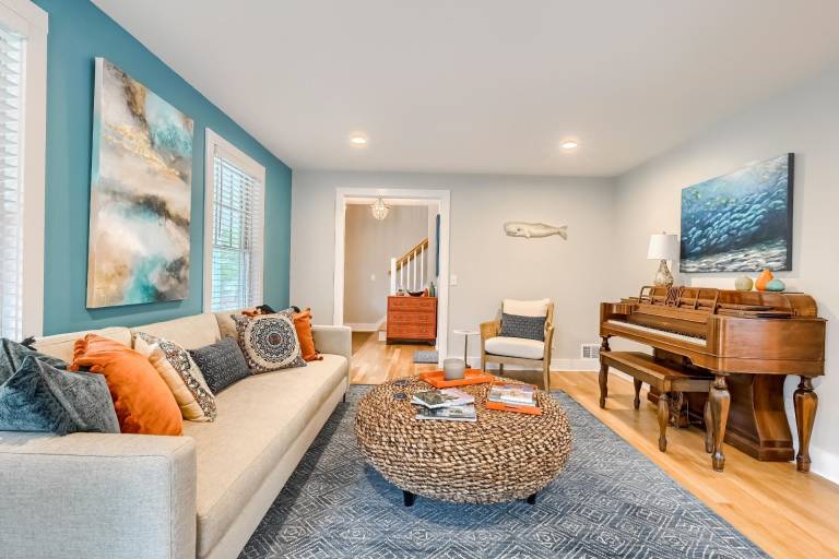 Chatham Luxury Retreat—Porch, Art & Family Fun — photo 2