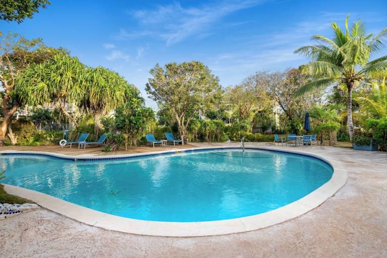 Condo  Governor's Harbour