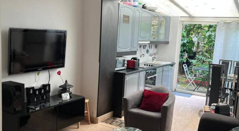 Apartment with 1 room for 7 persons in Bagnolet