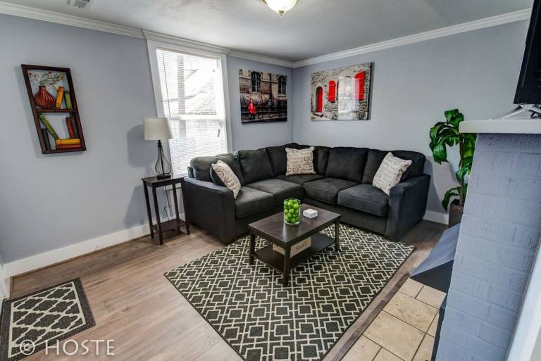 City Center Cottage Netflix Mtns Adventure in Colorado Springs, CO