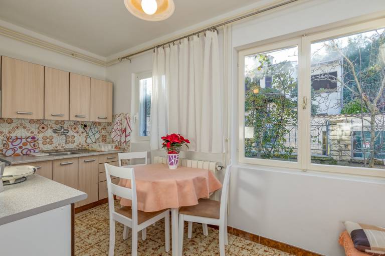 Apartment with patio, garden & BBQ — photo 3