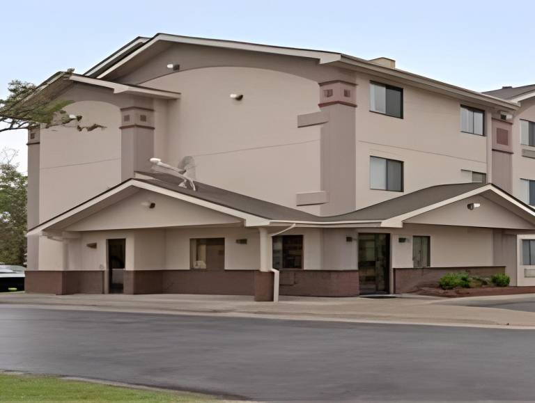 Super 8 By Wyndham Newport News/Jefferson Ave. in Newport News, VA