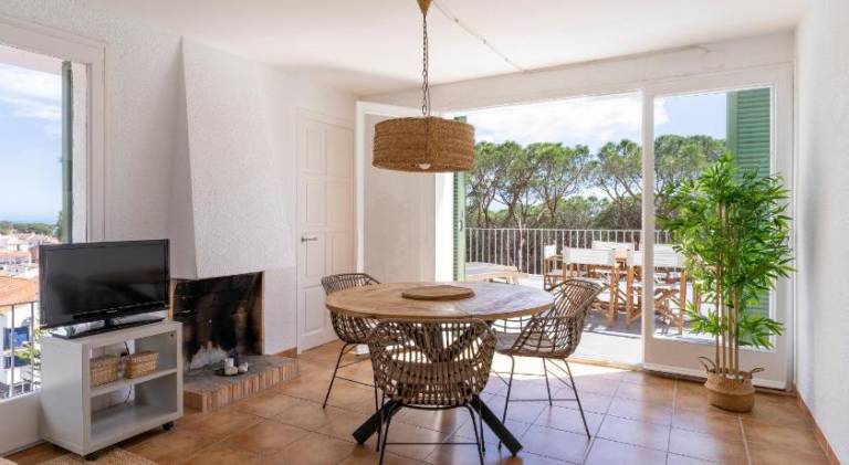Apartment with terrace — photo 4