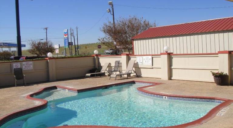 Royal Inn Pearsall — photo 5