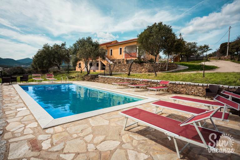 Apartment 'Malamuri 4' with Shared Pool, Terrace & Garden in Budoni in Budoni