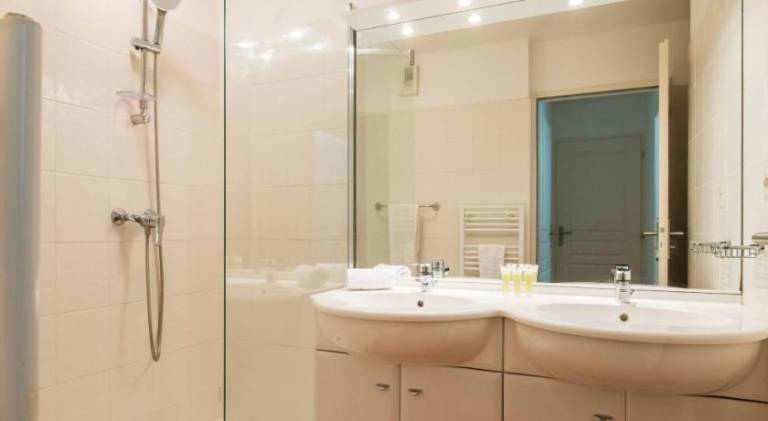 Serviced apartment with terrace — photo 4