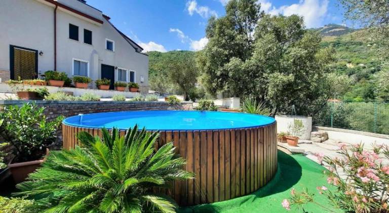 Holiday apartment with barbeque, patio & pool | Good for workation | Pets allowed — photo 3