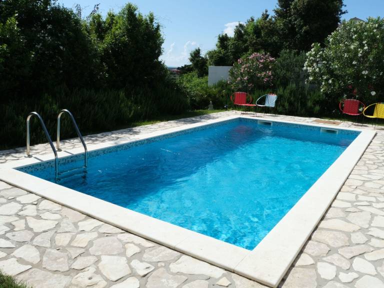 Pleasant vacation home with garden, barbecue & private pool | Nature view | Pets allowed — photo 3