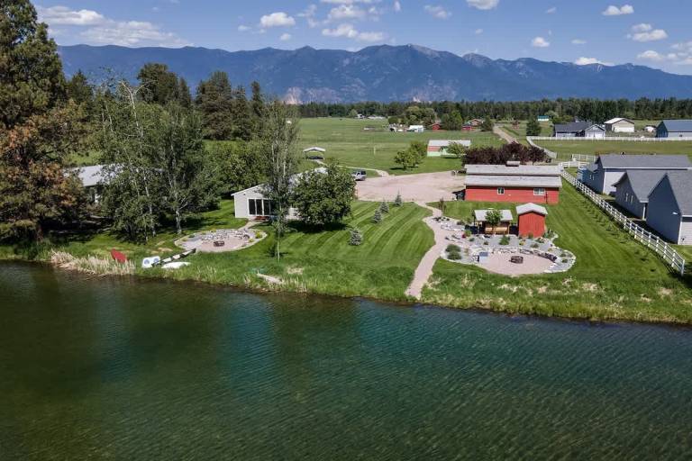 Family-friendly vacation home with sauna, yard & barbecue | Mountain view | Pets allowed — photo 4