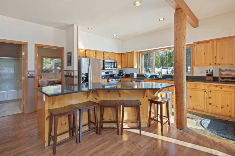 4 Umpqua - Sunny Sunriver! Hot Tub, AC, SHARC, Amazing Location! — photo 2