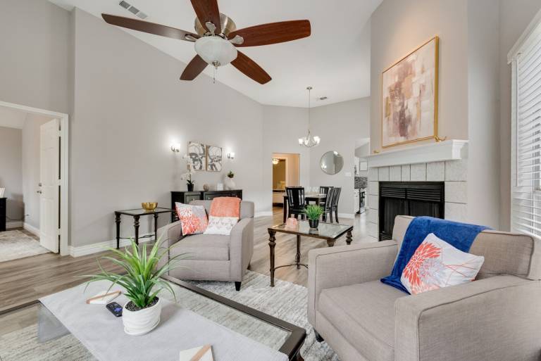 Clean, Updated, Comfortable, and Quiet Space! — photo 2