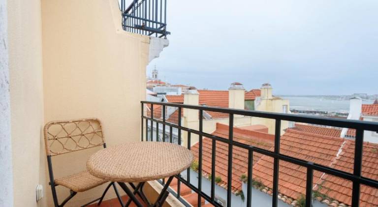Bica Blue 1BR Loft w Riverview n AC by LU Holidays — photo 5
