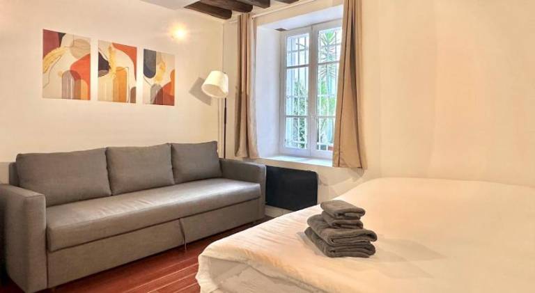 Cozy Apartment Near Bastille & Marais in Bagnolet