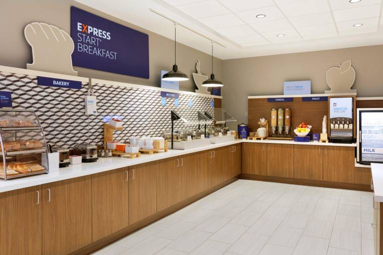 Holiday Inn Express & Suites Overland Park South — photo 4