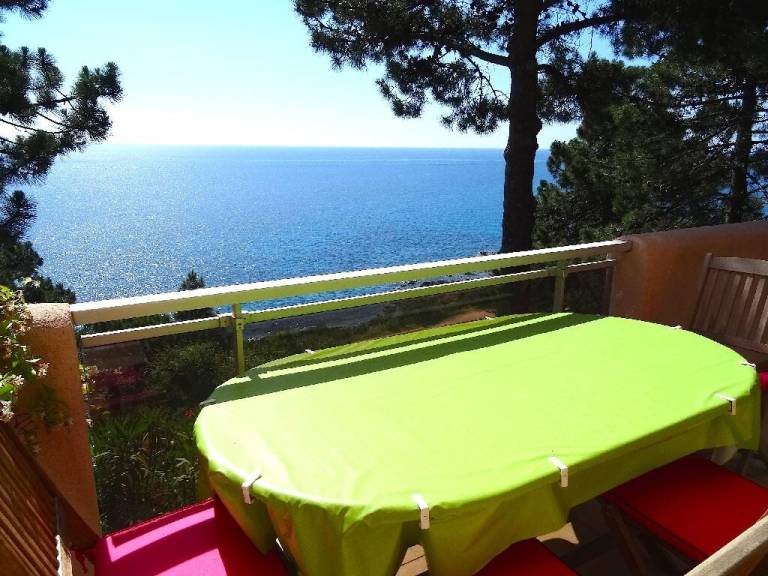 Family-oriented wonderful villa with grill, garden & patio | Sea view | Next to the beach | Pet-friendly — photo 3