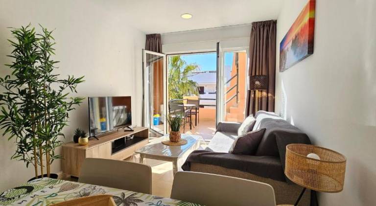 Fully equipped rental apartment with private pool, BBQ & patio | Close to the beach | Pet-friendly — photo 2