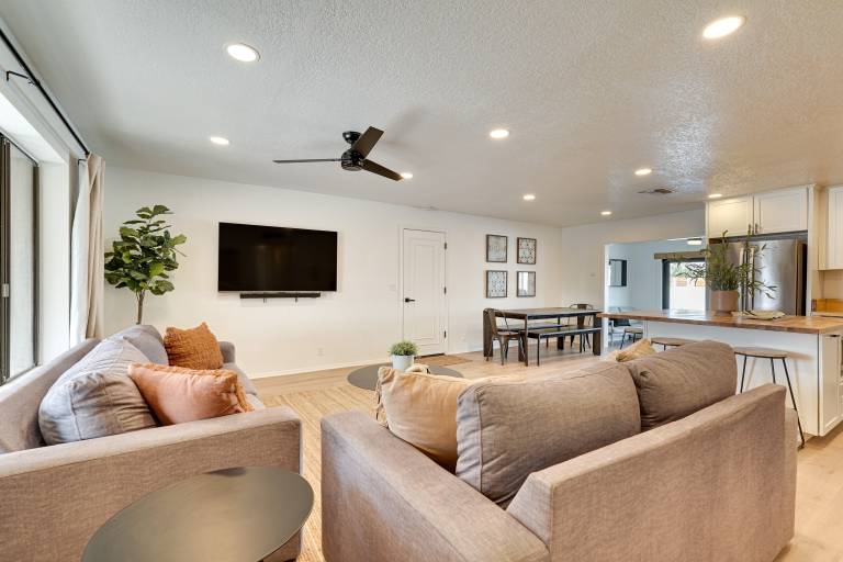 Pool, Grill & Fire Pit: Pet-Friendly Arizona Home — photo 4