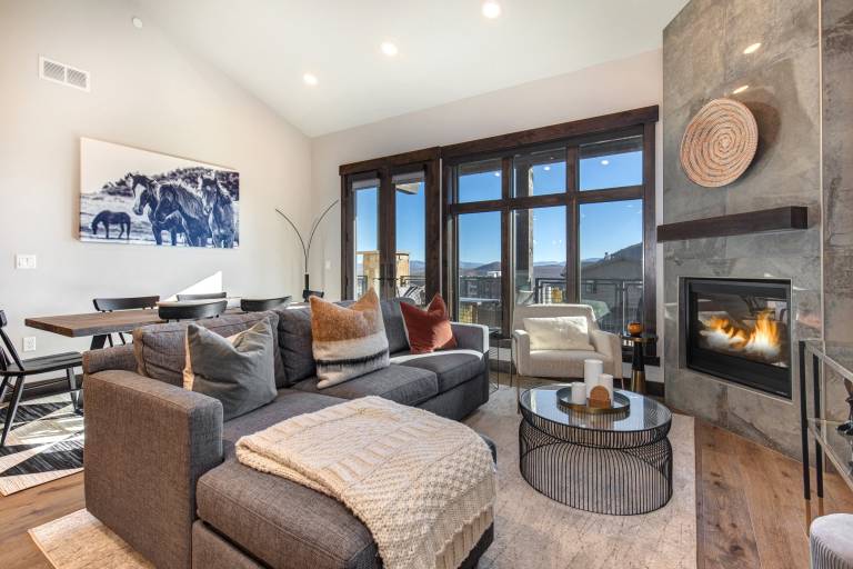 Condo with hot tub & pool | Mountain view in Park City, UT